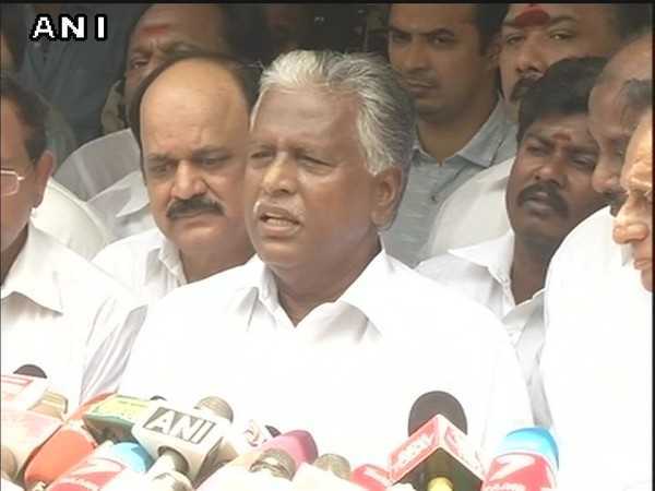 Tamil Nadu CM removed Sasikala posters in AIADMK headquarters