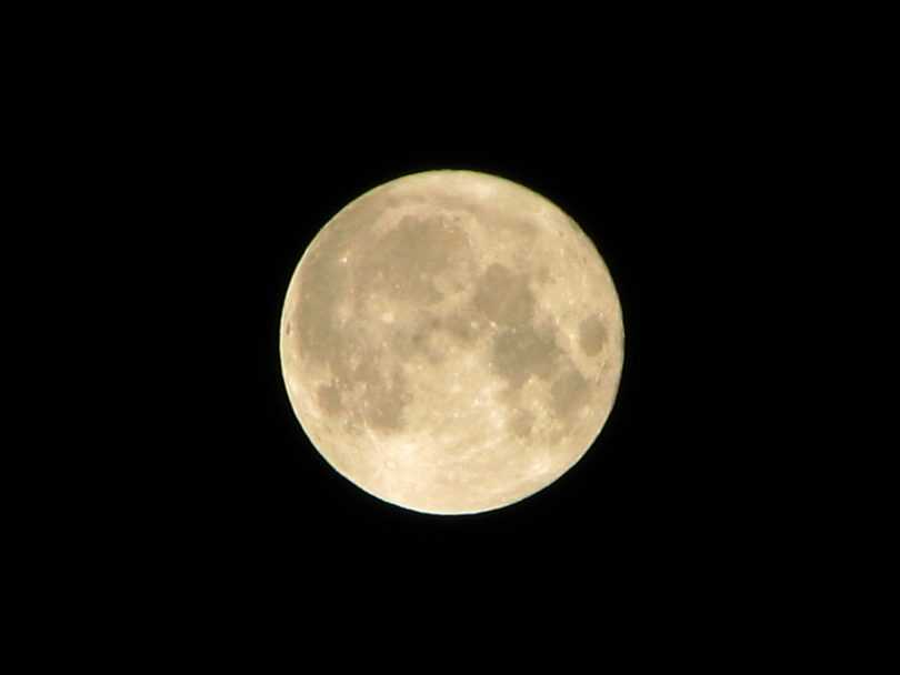 Moon Eclipse 2017 In India : Grahan occurs at Raksha Bandhan night