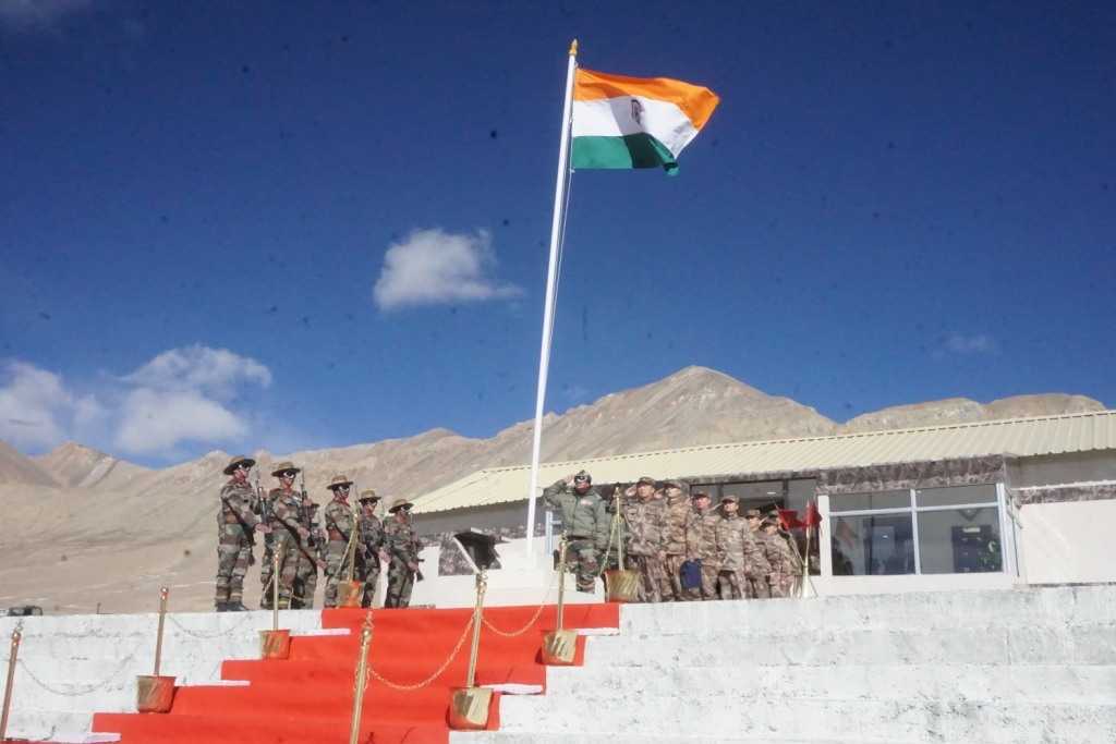 India China Standoff : Ladakh soldier scuffle video emerges
