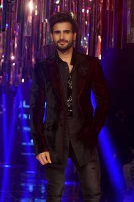 Karan Tacker to host YRF’s Bollywood Awards
