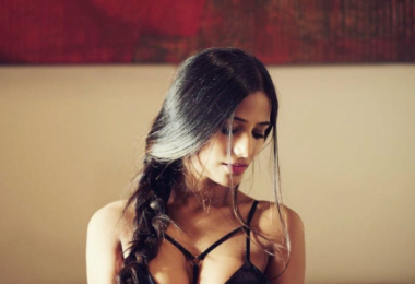 Poonam Pandey shares her hot pictures from her vacation in Singapore