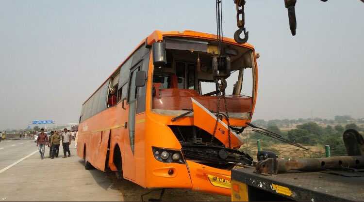 Yamuna expressway school bus accident: A terrible accident causes severe injuries, leaving one dead