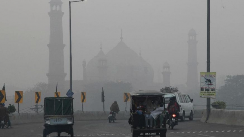 Delhi smog chokes the city again with toxic air; Children’s advised to wear masks