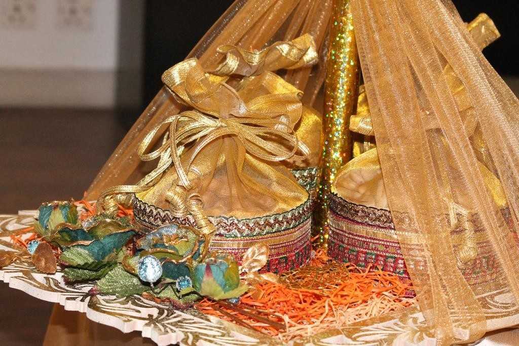 Order Best Lohri Gifts For Couple - Angroos