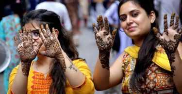 Happy Karwa Chauth 2018: Wishes, Images, Messages, Photos, SMS and Status for Whatsapp and Facebook